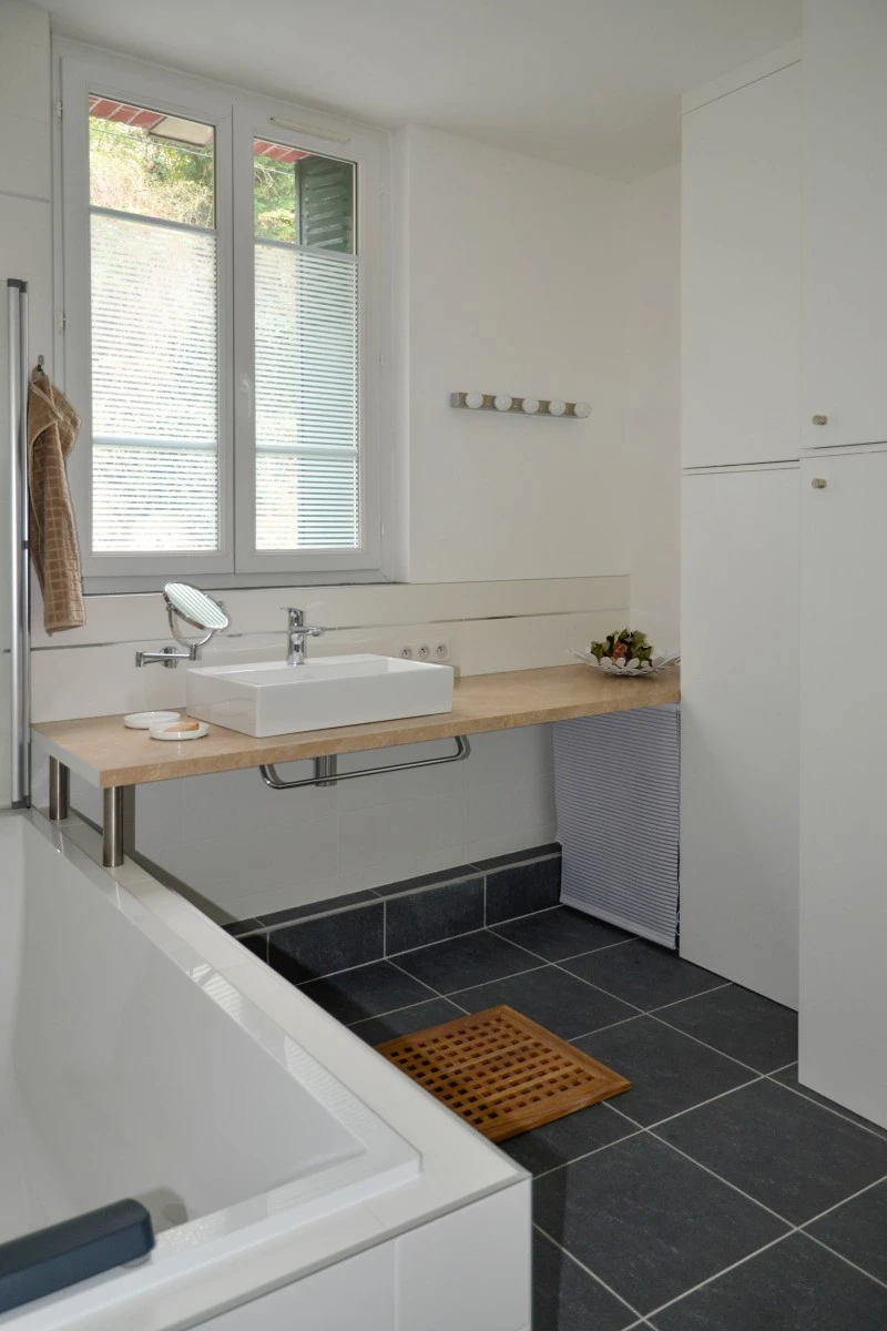 Rénovation et Décoration d'une salle de bain dans une maison à Creil
