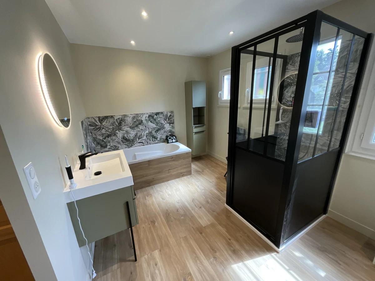 Création d'une salle de bain avec espace dressing intégré sur Ermenonville