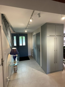 Rénovation d’une entrée et d’une montée d’escalier sur Fleurines