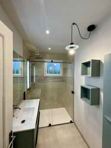Réalisation d’une douche à l’italienne. Une salle d’eau lumineuse moderne