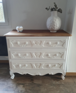 Commode pour une chambre