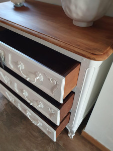 Commode pour une chambre