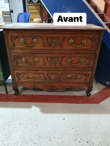 Commode pour une chambre