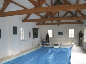 Aménagement d'une piscine couverte en pièce à vivre