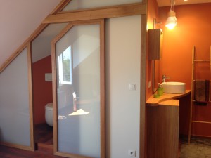 Conception et Création d'une paroi coulissante, du mobilier de Salle de Bain dans une suite parentale sur Senlis