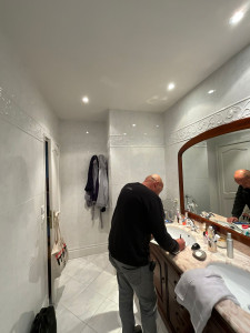 Repenser les volumes d’une salle de bain avec un dressing pour  Monsieur et Madame