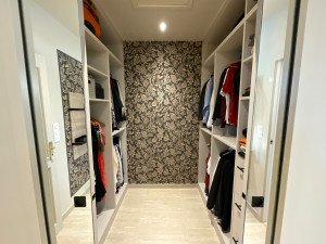 Repenser les volumes d’une salle de bain avec un dressing pour  Monsieur et Madame
