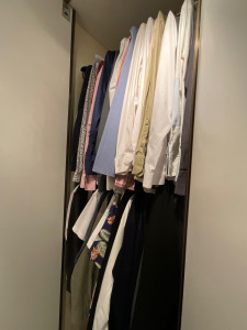 Repenser les volumes d’une salle de bain avec un dressing pour  Monsieur et Madame