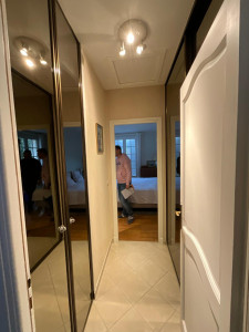 Repenser les volumes d’une salle de bain avec un dressing pour  Monsieur et Madame